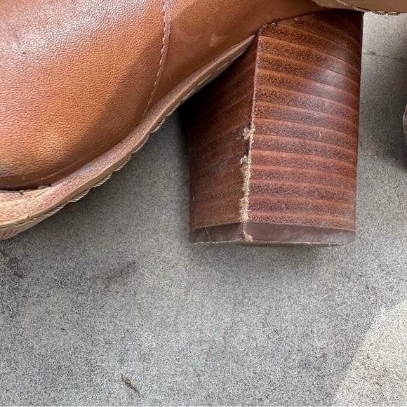 Marc Fisher Alva Pointy Toe Block Heeled Ankle Bootie Tan Leather Size 8.5 - Picture 12 of 13